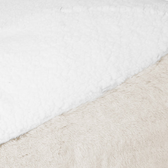 Sloucher Medium Hondenbed - Nepkonijnenbont Wit 03