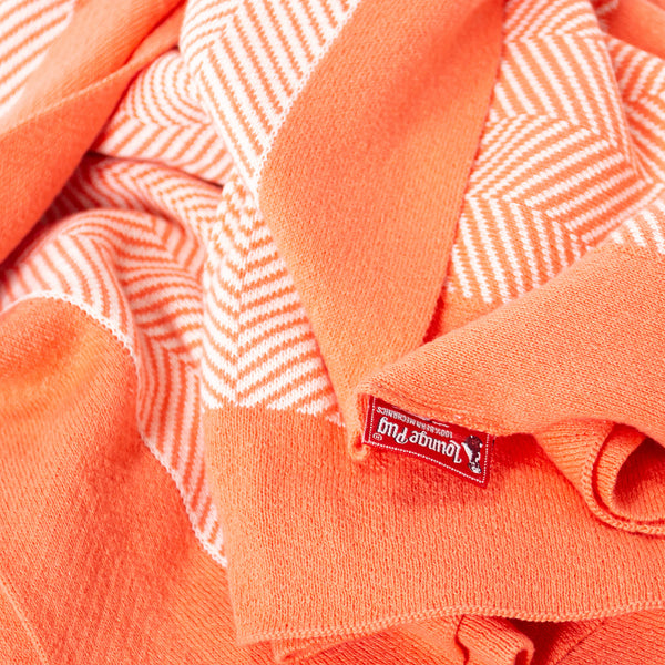 Bank Sierdeken - Gebreid Visgraat Koraal Fabric Close-up Image
