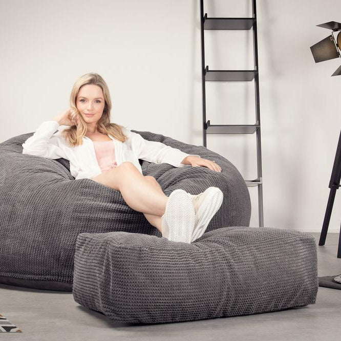 LOUNGE PUG, CloudSac 1010 XXL, Gigantische XXL Zitzakbank met Vezel-latex Vlokvulling, Pompom Antraciet