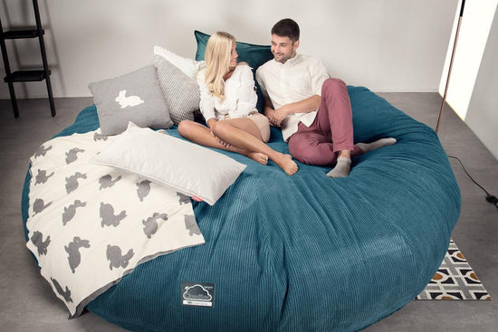 LOUNGE PUG, CloudSac 5000 XXXXXL, Een Titanic Zitzak Bank met Vezel-latex Vlokvulling, Pompom Petrol