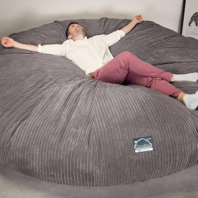 LOUNGE PUG, CloudSac 5000 XXXXXL, Een Titanic Zitzak Bank met Vezel-latex Vlokvulling, Corduroy Graphite Grijs