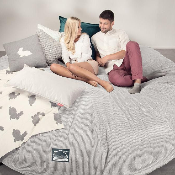 LOUNGE PUG, CloudSac 5000 XXXXXL, Een Titanic Zitzak Bank met Vezel-latex Vlokvulling, Pompom Crème