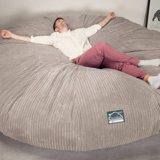 LOUNGE PUG, CloudSac 5000 XXXXXL, Een Titanic Zitzak Bank met Vezel-latex Vlokvulling, Corduroy Mink