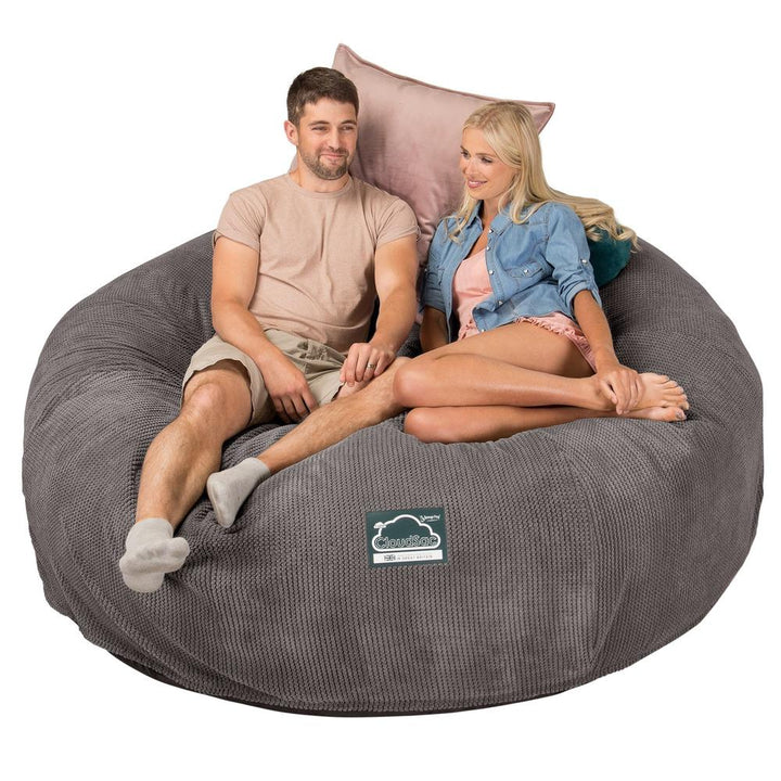 LOUNGE PUG, CloudSac 3000 XXL, Een King Size Zitzak Bank met Vezel-latex Vlokvulling, Pompom Antraciet