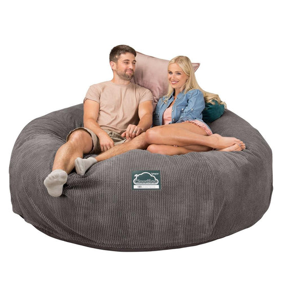 LOUNGE PUG, CloudSac 3000 XXL, Een King Size Zitzak Bank met Vezel-latex Vlokvulling, Pompom Antraciet