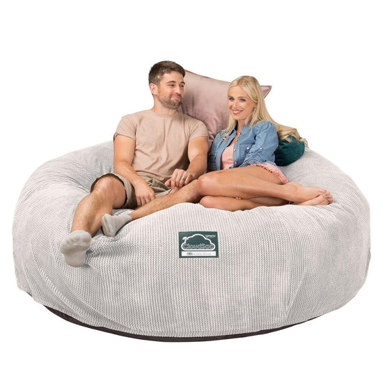 LOUNGE PUG, CloudSac 3000 XXL, Een King Size Zitzak Bank met Vezel-latex Vlokvulling, Pompom Crème