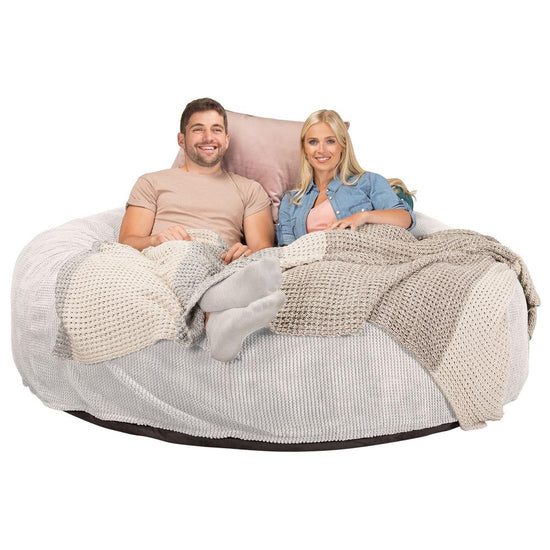 LOUNGE PUG, CloudSac 3000 XXL, Een King Size Zitzak Bank met Vezel-latex Vlokvulling, Pompom Crème