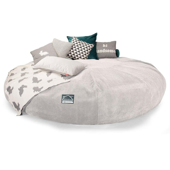 LOUNGE PUG, CloudSac 5000 XXXXXL, Een Titanic Zitzak Bank met Vezel-latex Vlokvulling, Pompom Crème