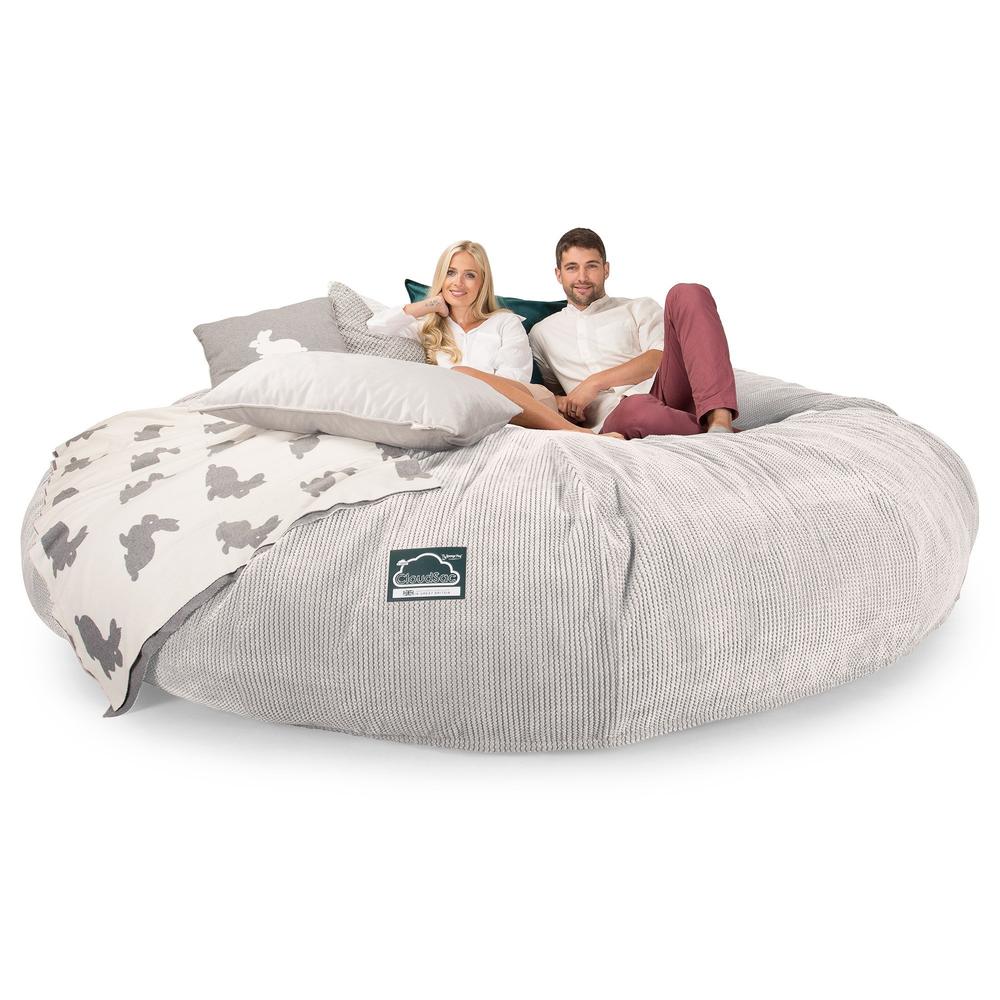 LOUNGE PUG, CloudSac 5000 XXXXXL, Een Titanic Zitzak Bank met Vezel-latex Vlokvulling, Pompom Crème