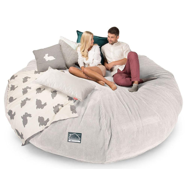 LOUNGE PUG, CloudSac 5000 XXXXXL, Een Titanic Zitzak Bank met Vezel-latex Vlokvulling, Pompom Crème