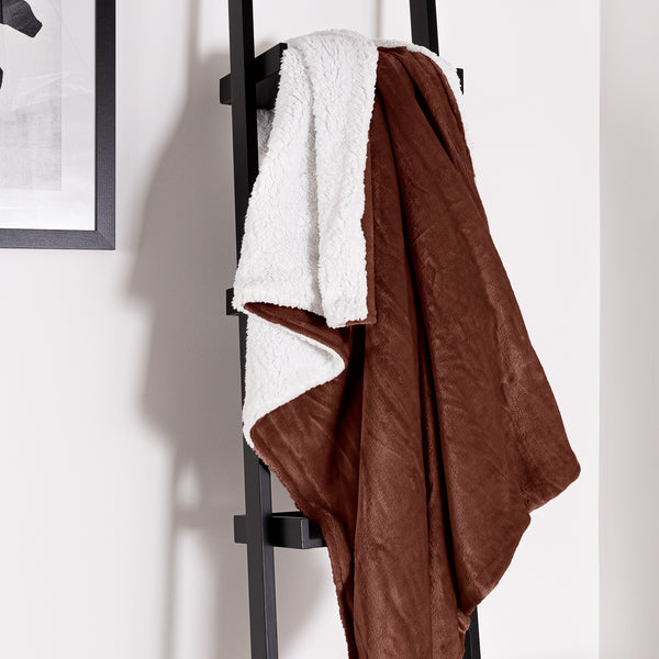 Sherpa-deken - Fleece Bruin Fabric Close-up Image