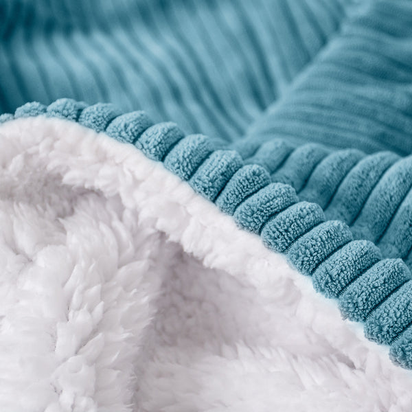 Sherpa-sprei / Deken - Corduroy Petrol Fabric Close-up Image
