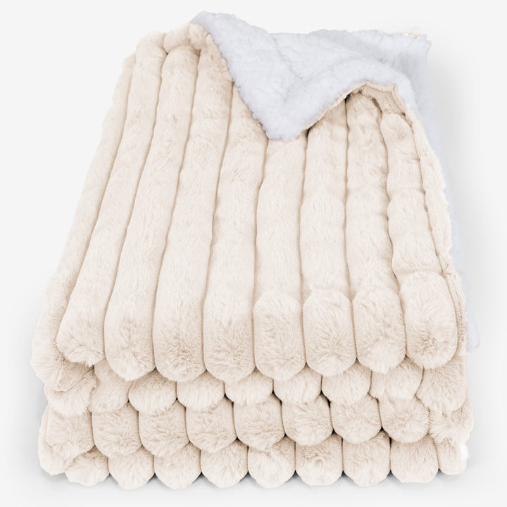 Lounge Pug Sherpa-sprei Deken Pompom Crème 100 x 140 cm– Big Bertha Original NL Lounge Pug Sherpa-sprei Deken Pompom Crème 100 x 140 cm– Big Bertha Original NL